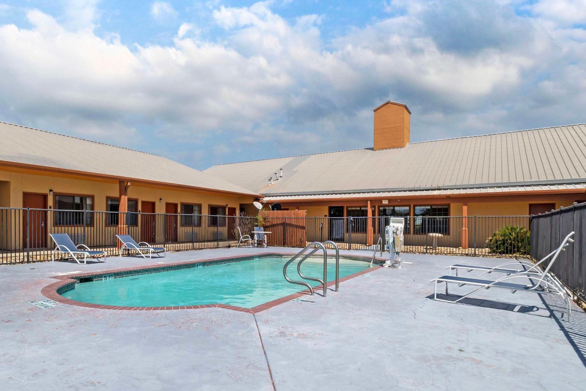 Best Western Hebbronville Inn Екстериор снимка